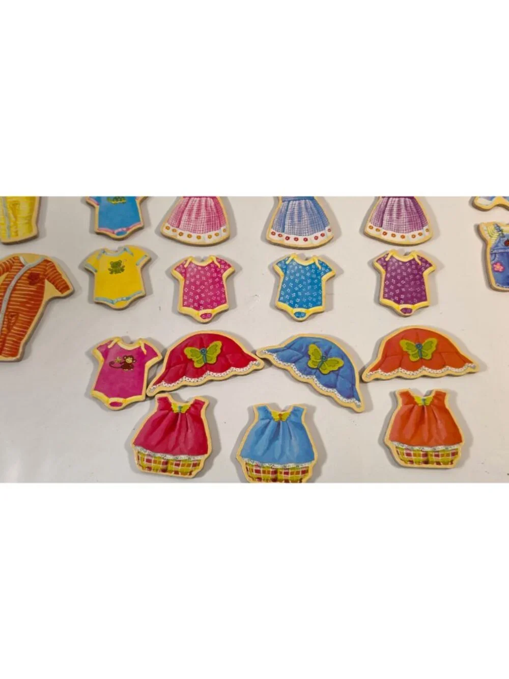 VINTAGE TS SHURE TEENY TINY TRIPLETS WOODEN MAGNETIC DRESS UP DOLLS PLAYSET LOT